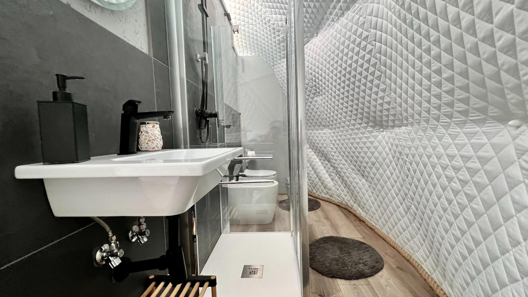 Dormire in una bolla con bagno